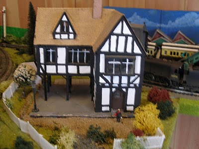 Building HO Structures http://www.modeltrainclub.org/model-railroad 